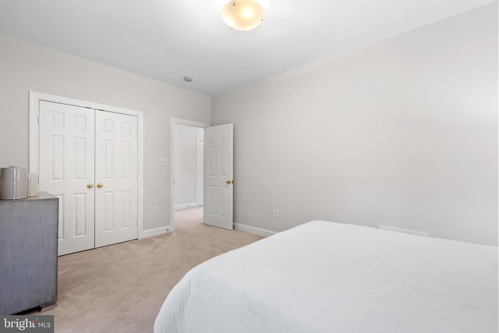 3929 VACATION LANE