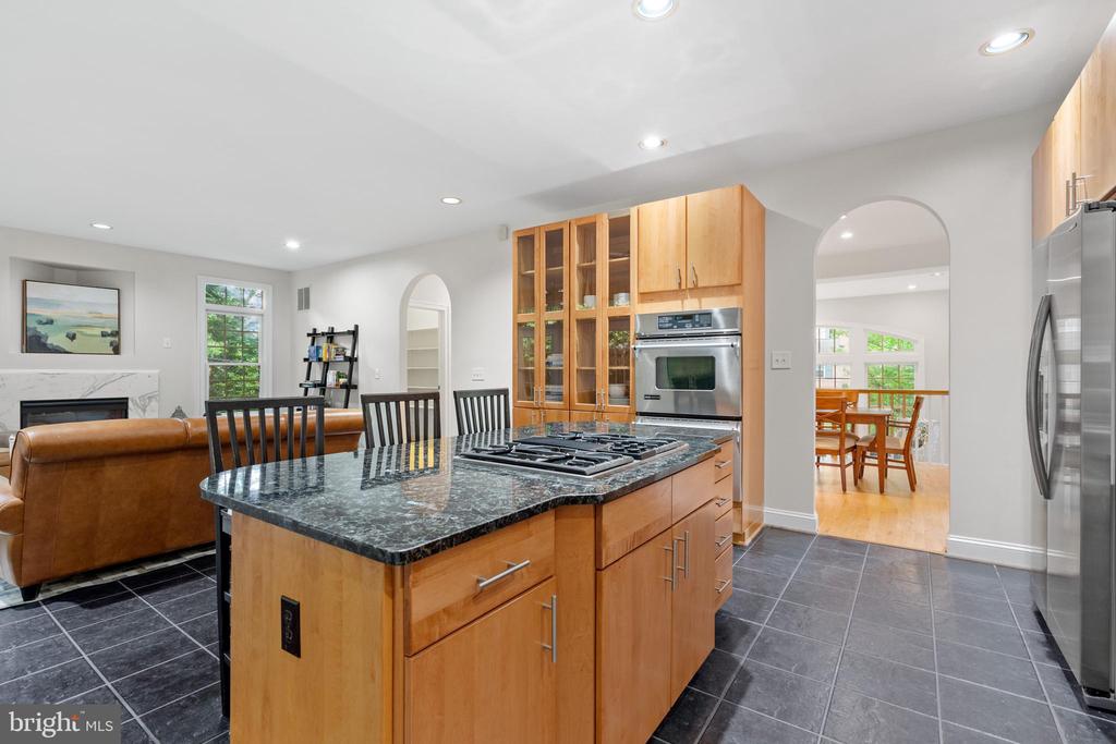 3929 VACATION LANE