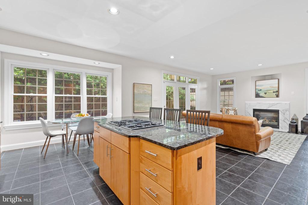 3929 VACATION LANE