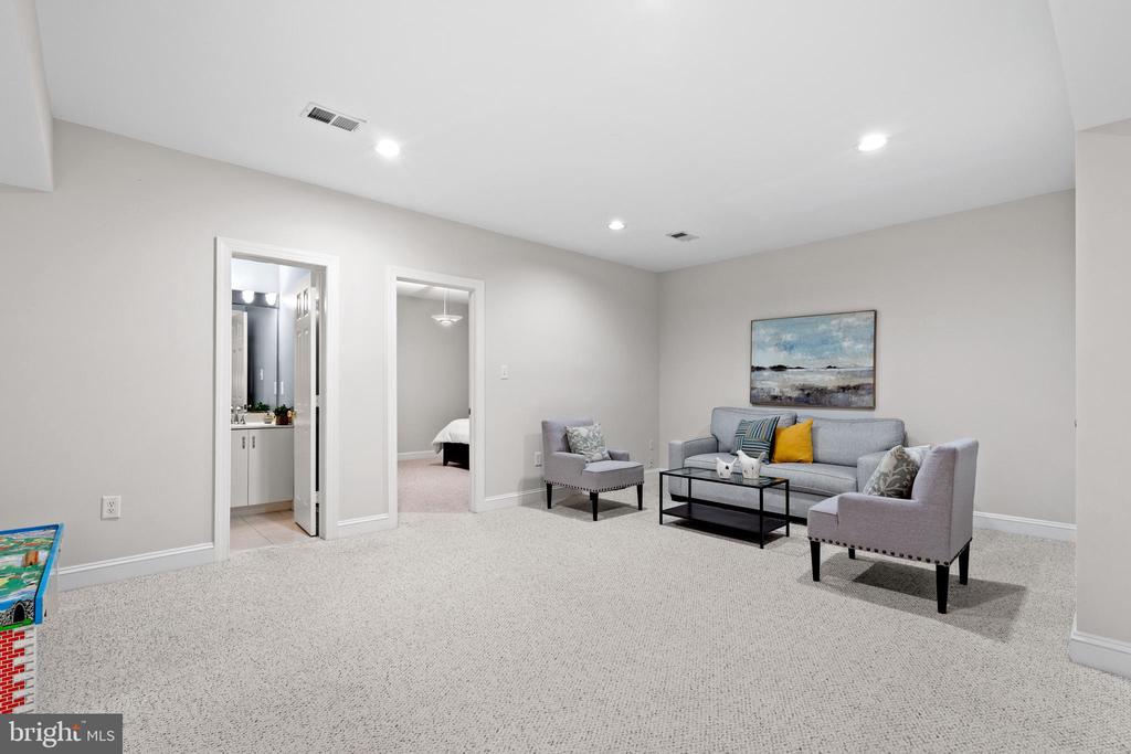 3929 VACATION LANE