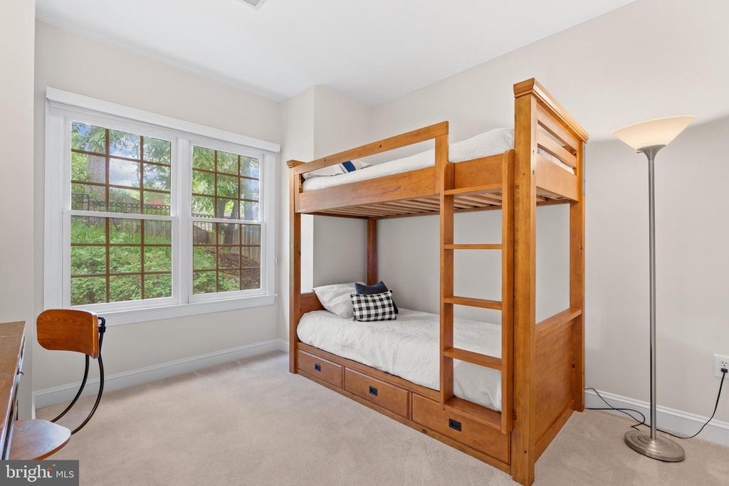 3929 VACATION LANE