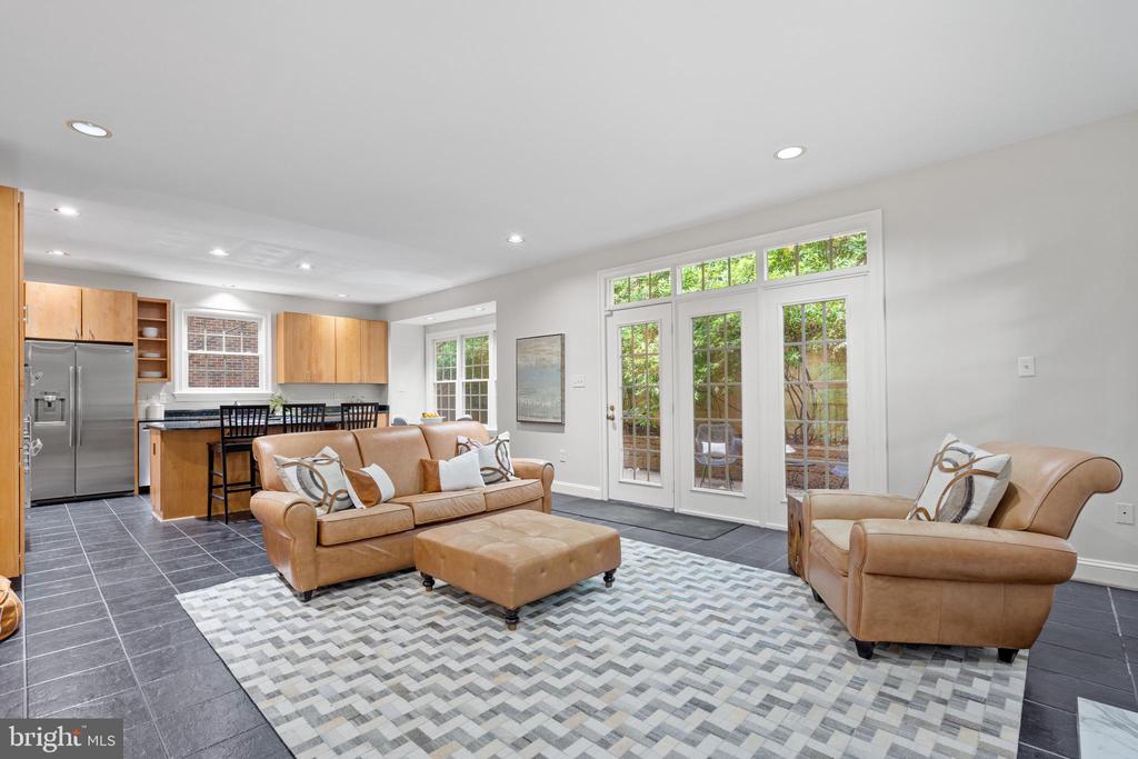 3929 VACATION LANE