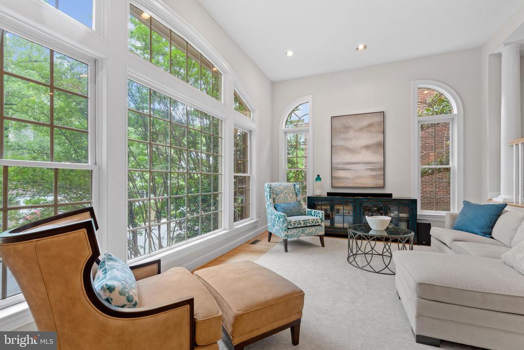 3929 VACATION LANE