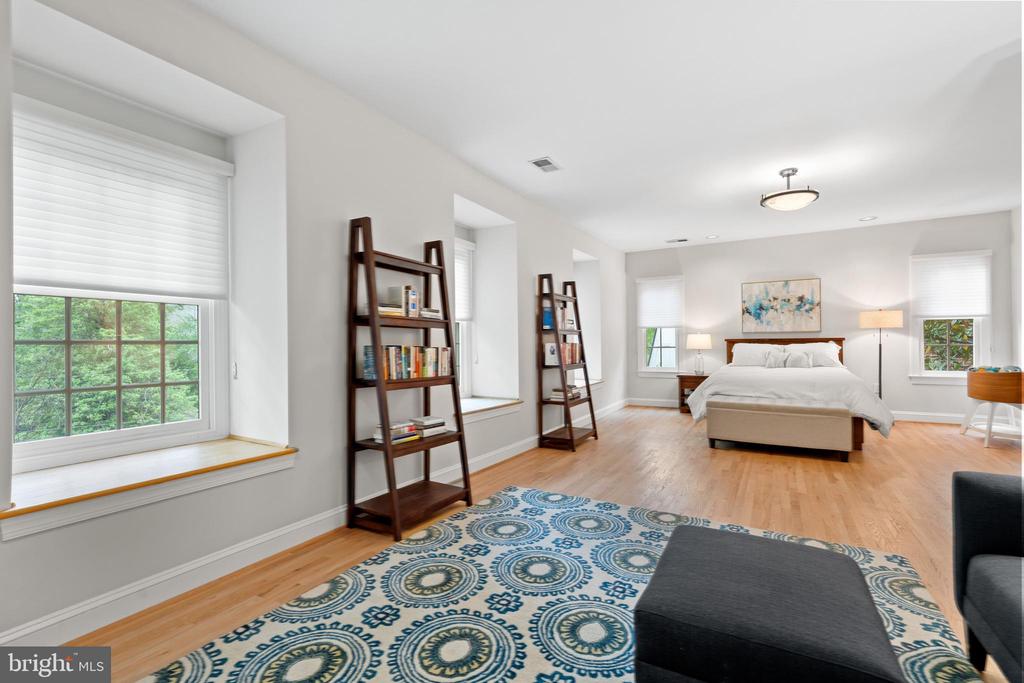 3929 VACATION LANE