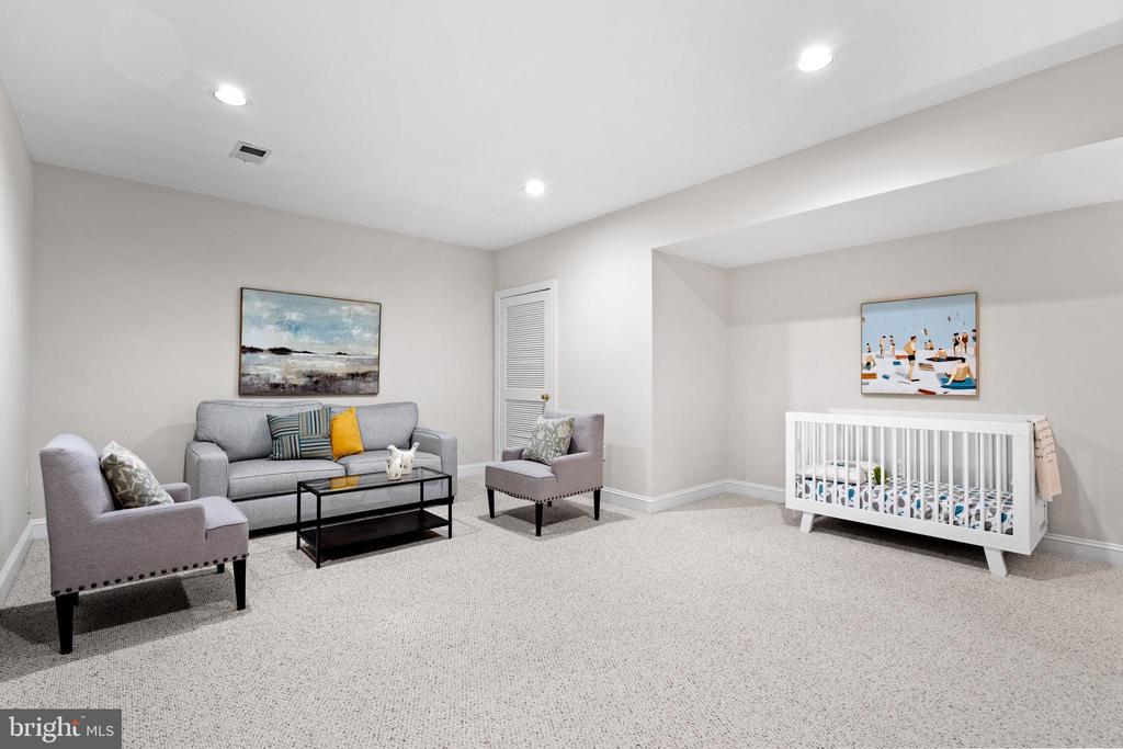 3929 VACATION LANE