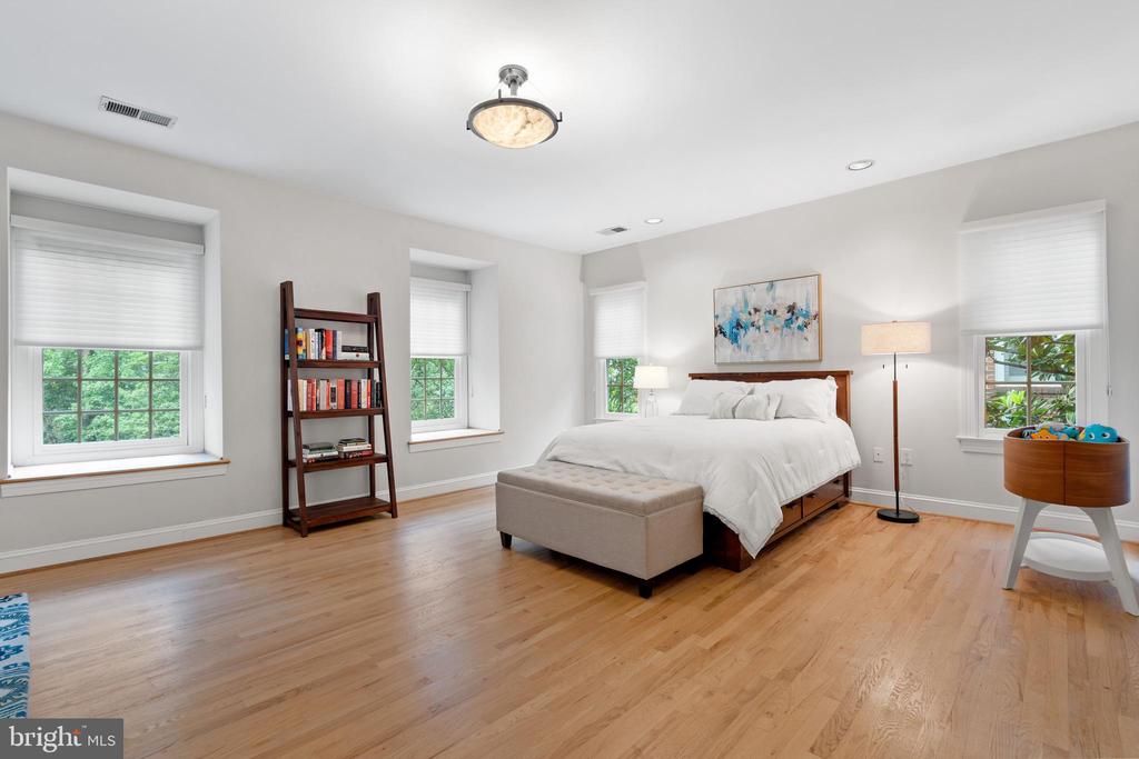 3929 VACATION LANE