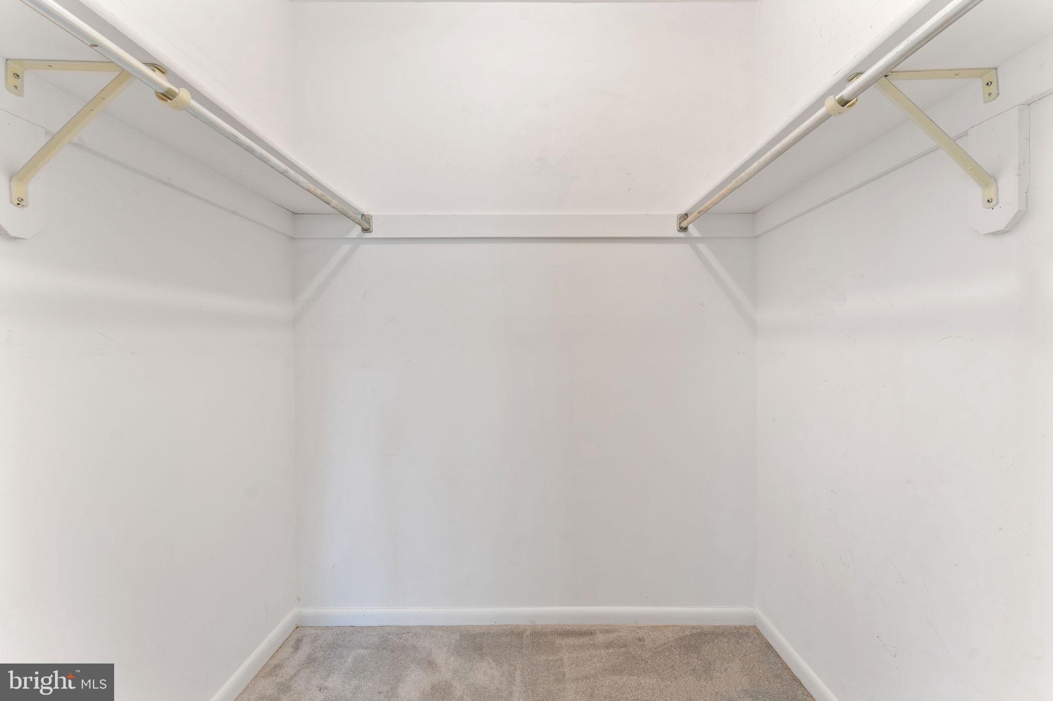 7168 King William St