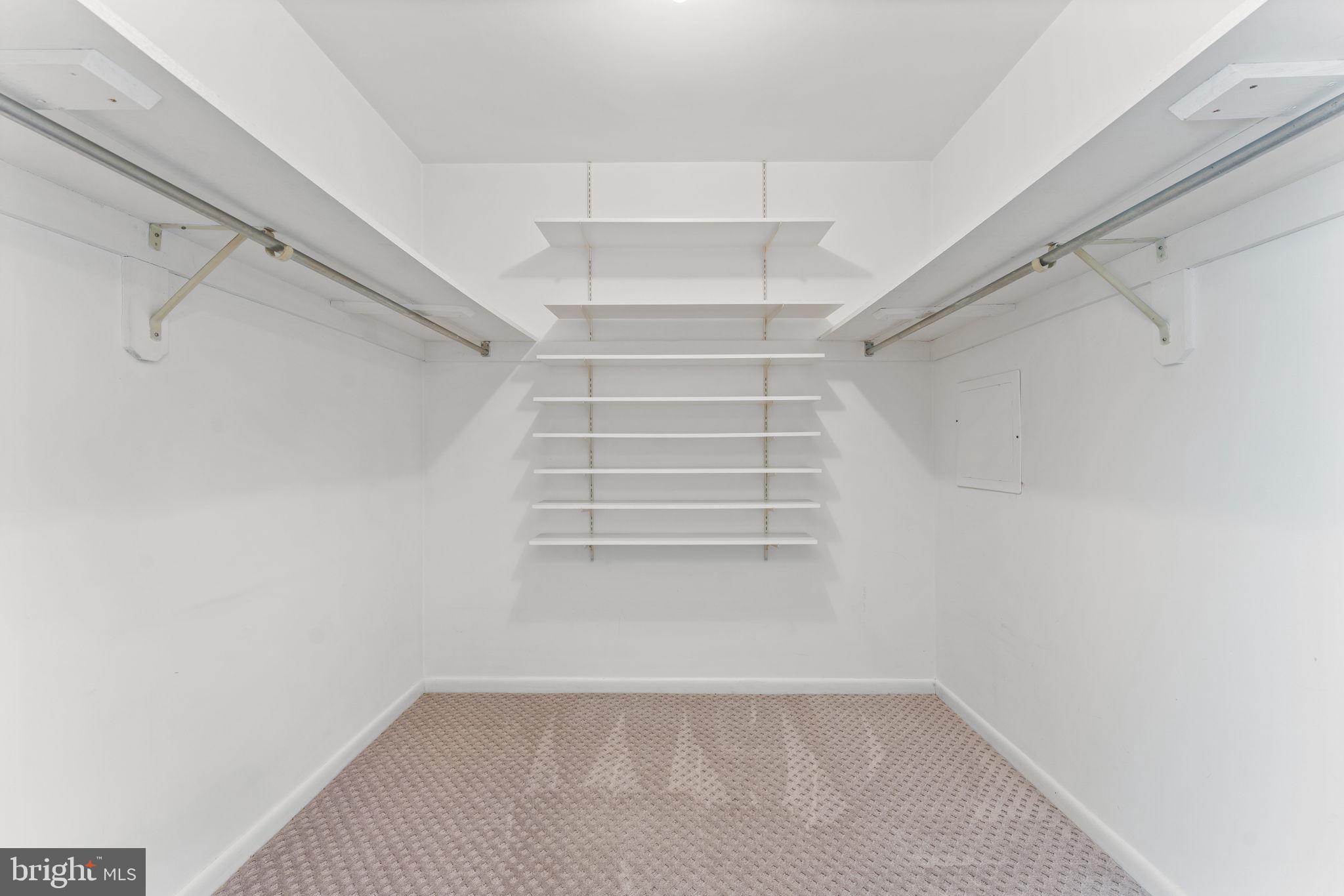 7168 King William St