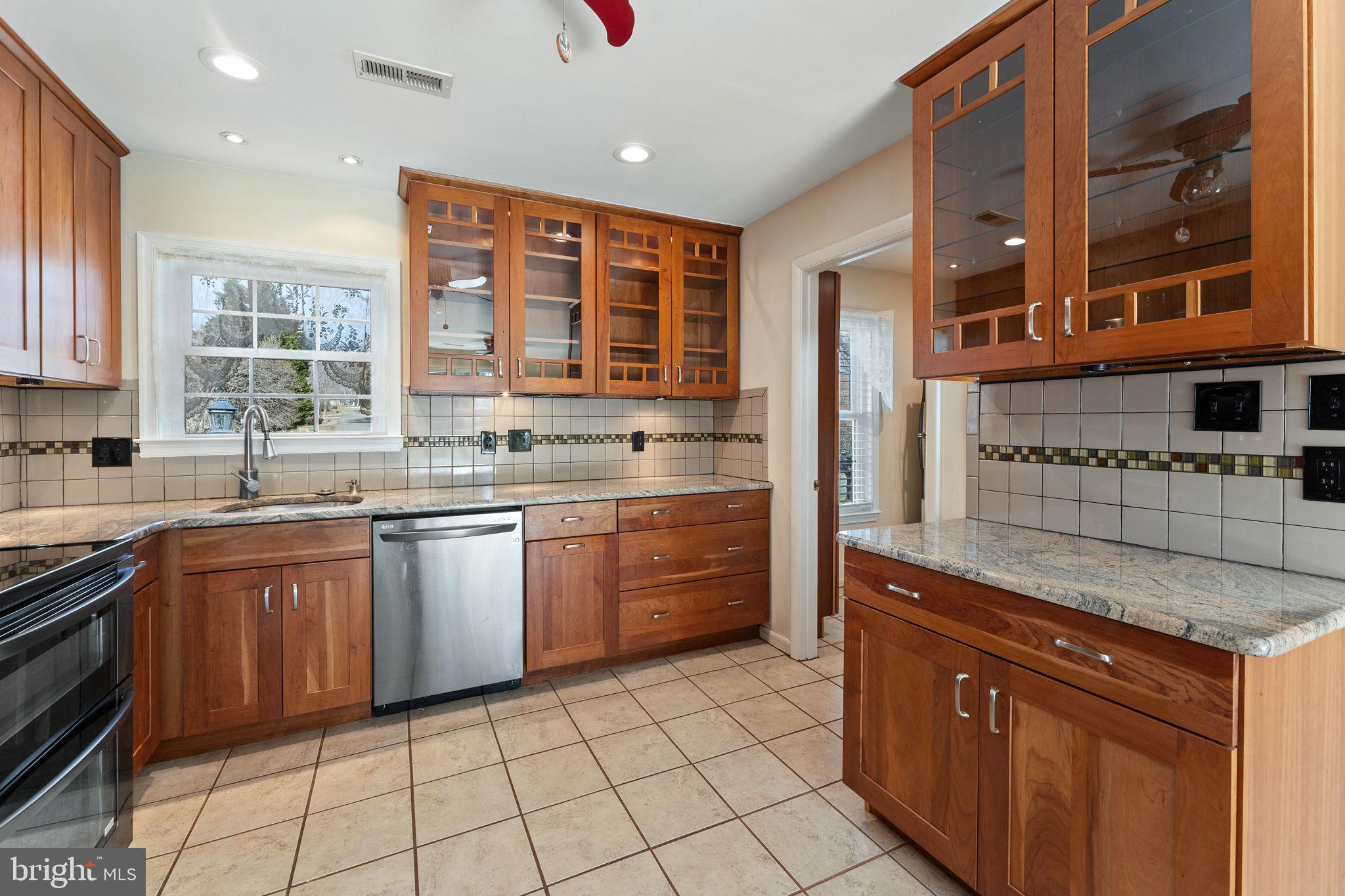 7168 King William St