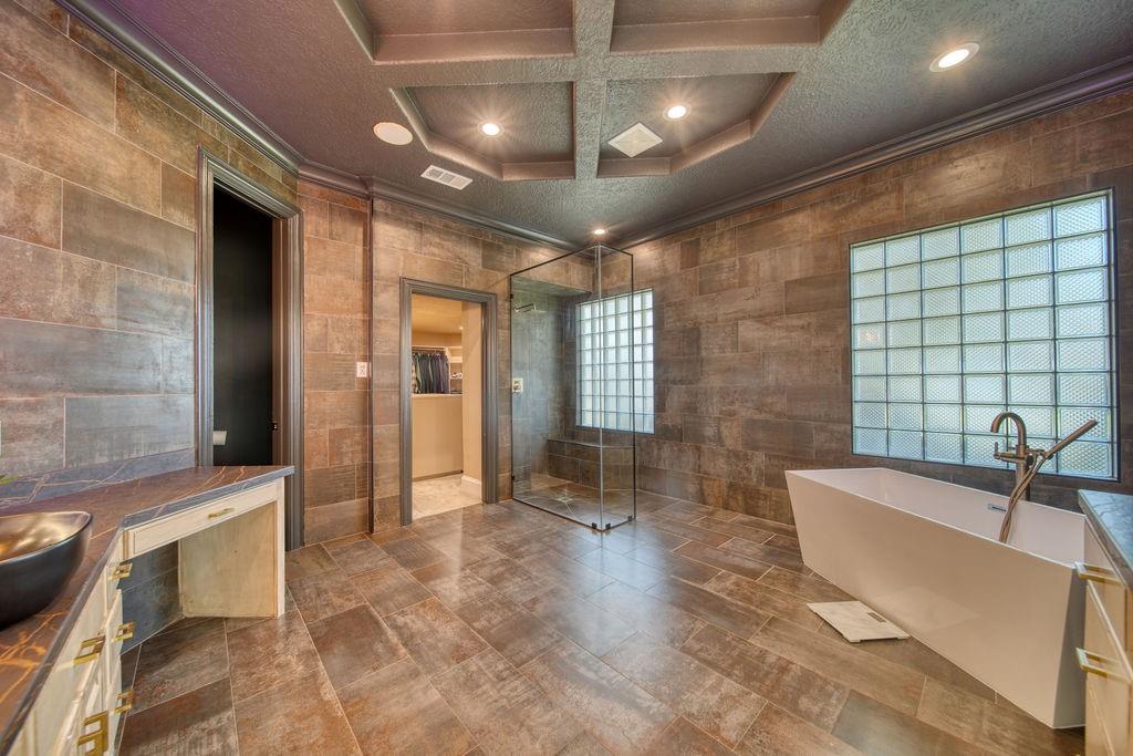 1303 Lakeway Drive