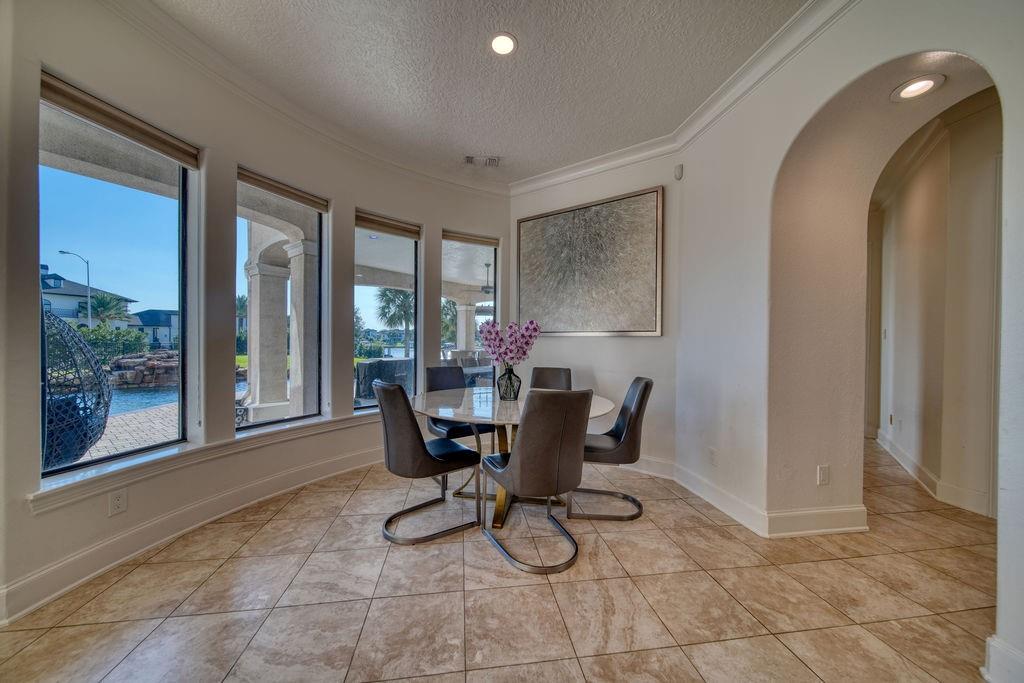 1303 Lakeway Drive