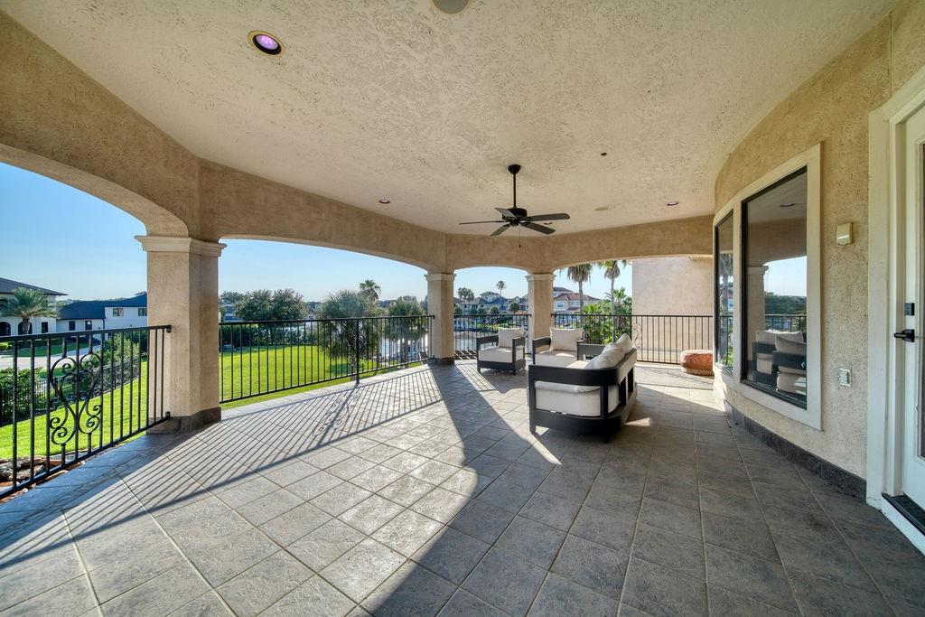 1303 Lakeway Drive
