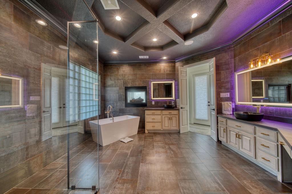 1303 Lakeway Drive
