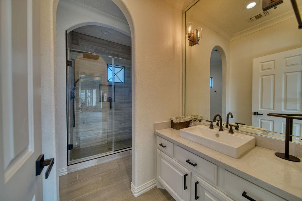 1303 Lakeway Drive