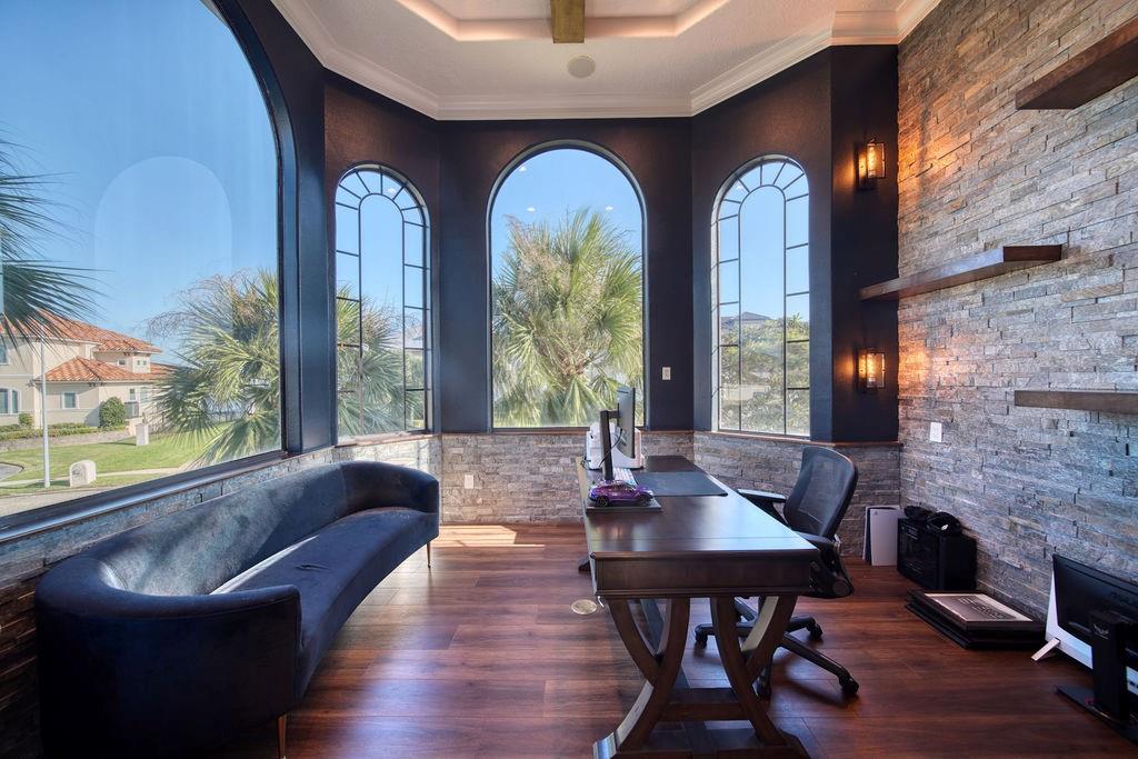 1303 Lakeway Drive