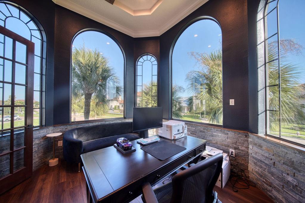 1303 Lakeway Drive