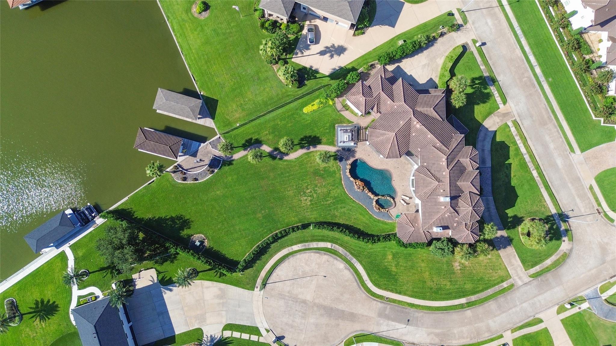 1303 Lakeway Drive