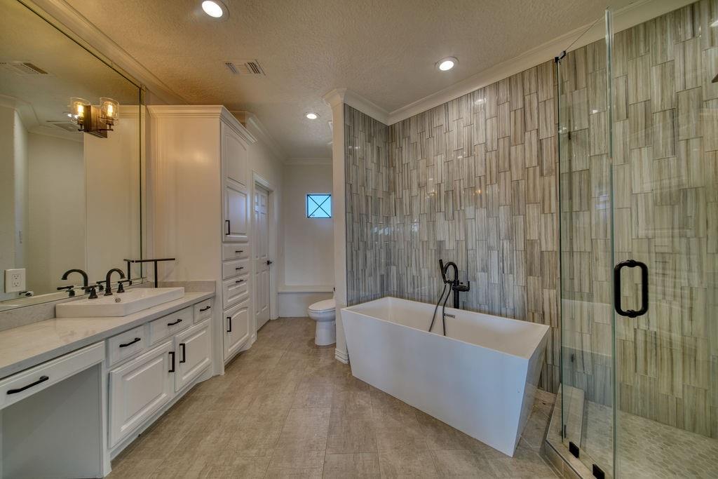 1303 Lakeway Drive