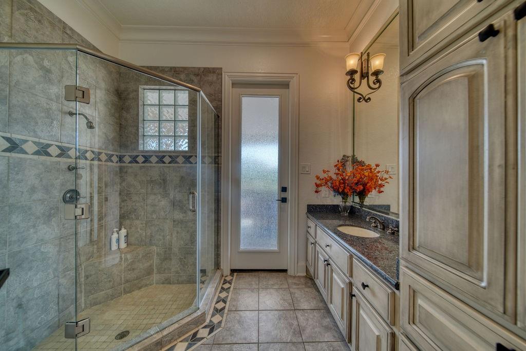 1303 Lakeway Drive