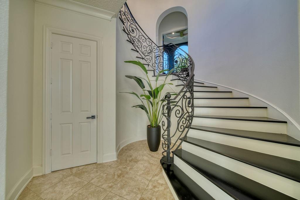 1303 Lakeway Drive