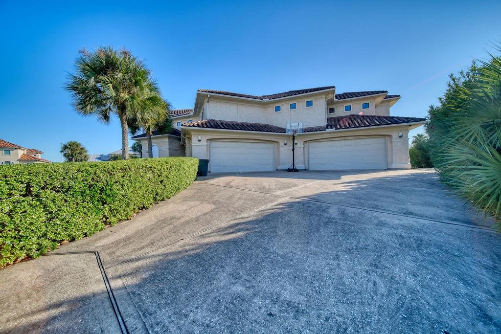 1303 Lakeway Drive