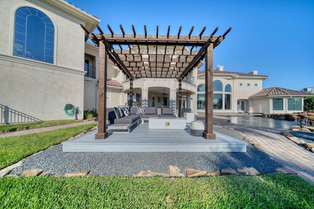 1303 Lakeway Drive