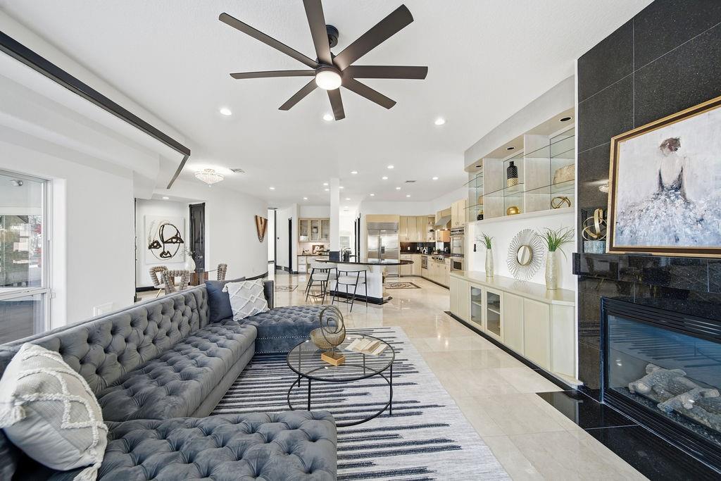 1907 Ray Shell Court