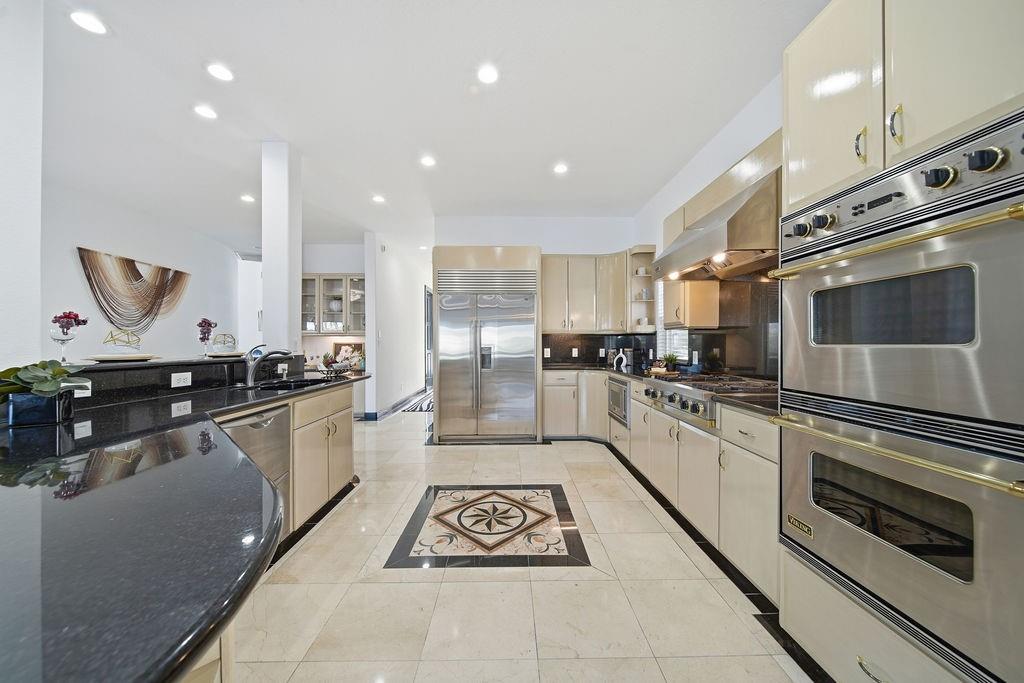 1907 Ray Shell Court