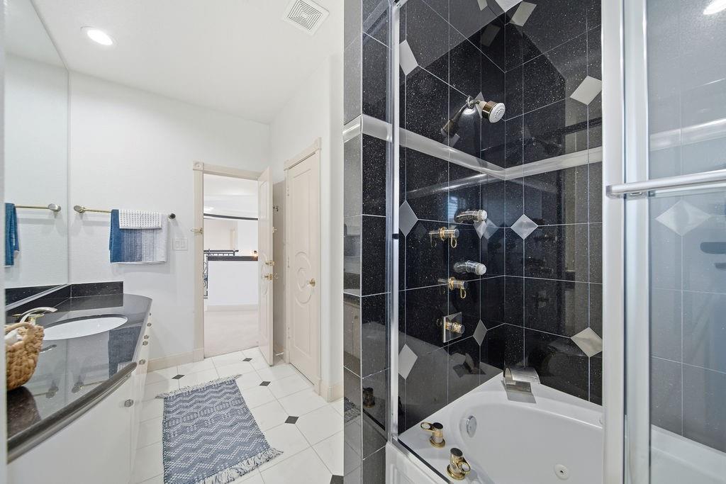 1907 Ray Shell Court