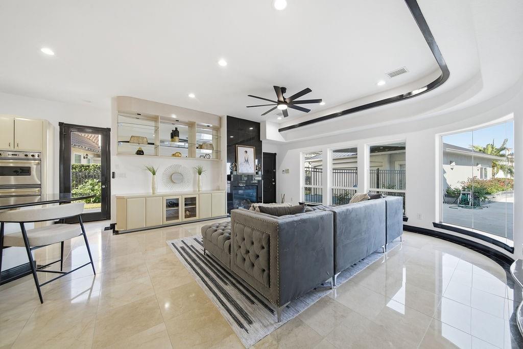 1907 Ray Shell Court