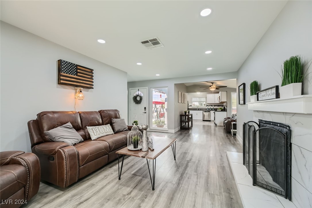 6821 Laronda Lane