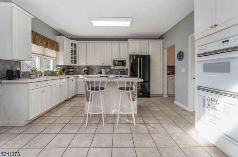 10 KELSEY FARM ROAD