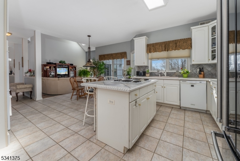 10 KELSEY FARM ROAD