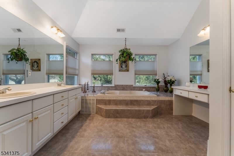 10 KELSEY FARM ROAD