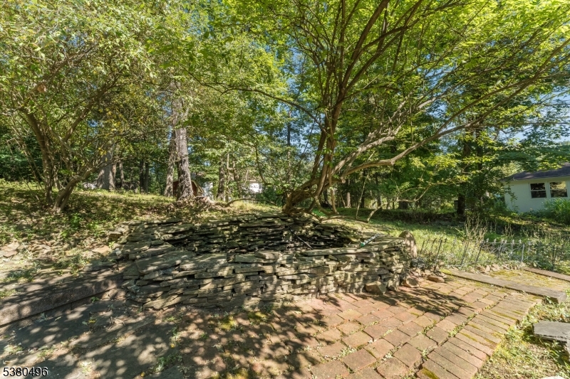 1297 Hemlock Dr