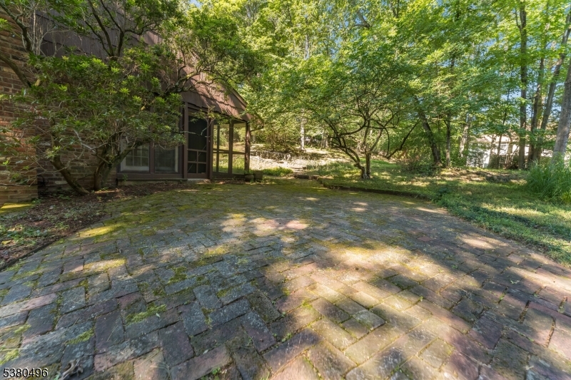 1297 Hemlock Dr