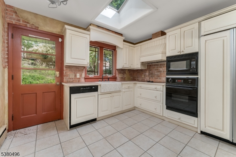 1297 Hemlock Dr