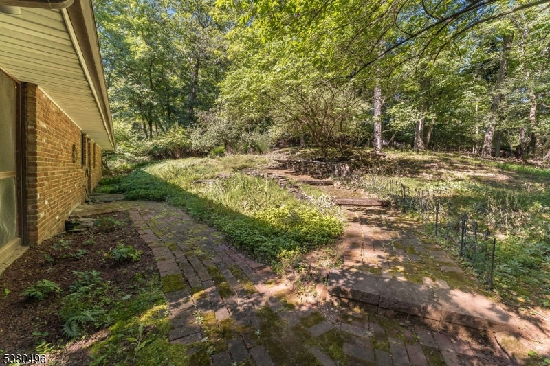 1297 Hemlock Dr