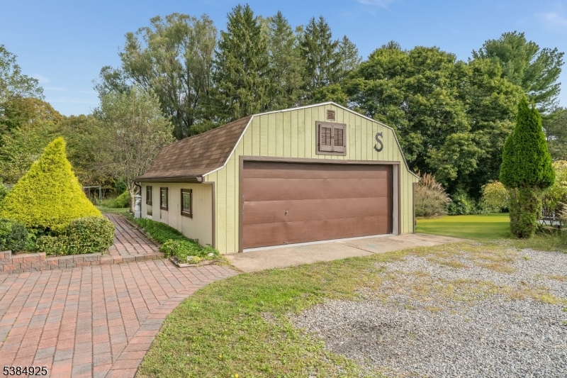 215 Stamets Rd