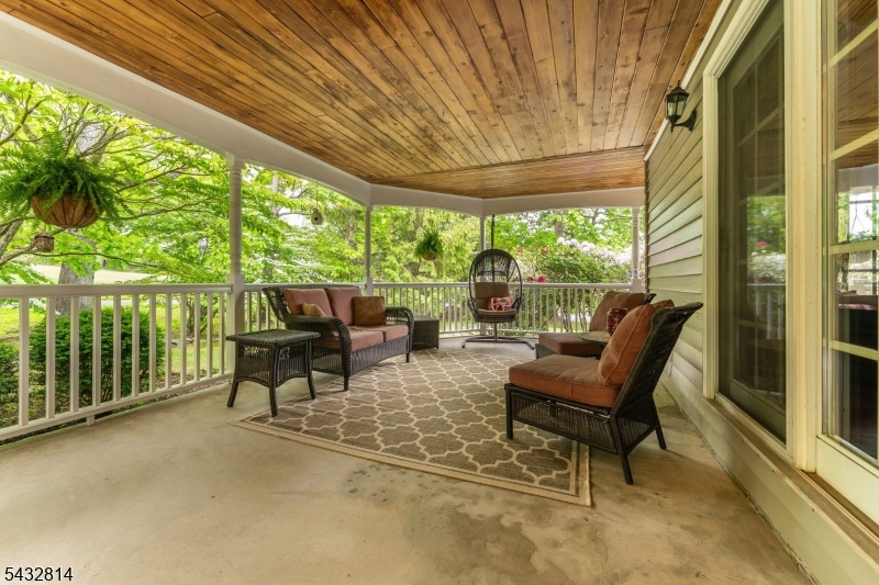 4 Drake Ct