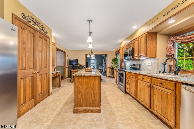 4 Drake Ct