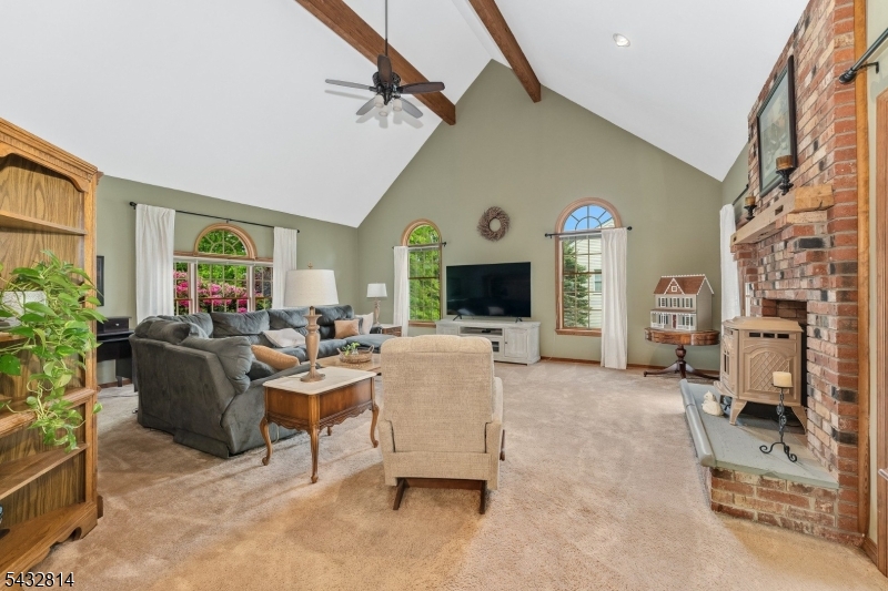 4 Drake Ct