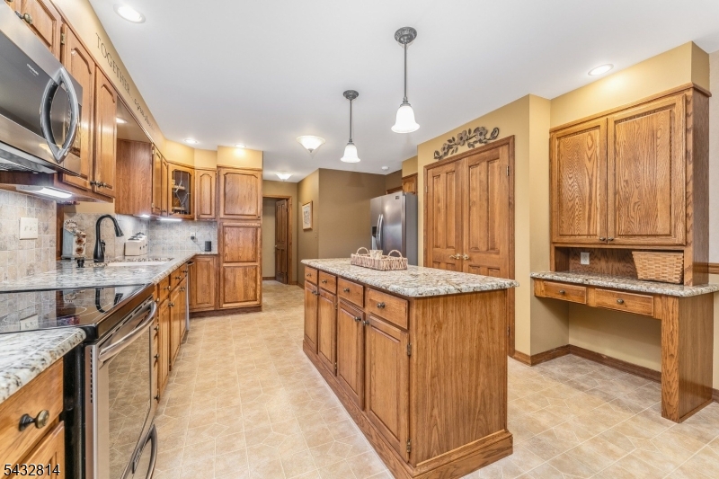 4 Drake Ct