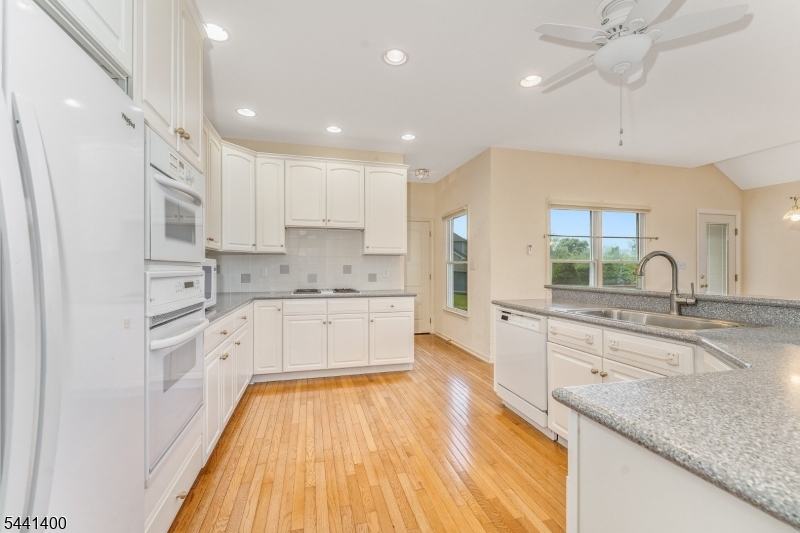 3 Stark Ct
