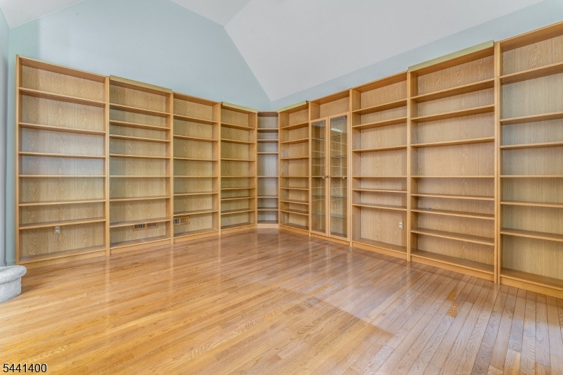 3 Stark Ct