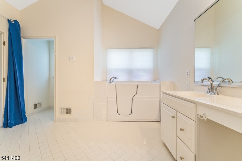 3 Stark Ct