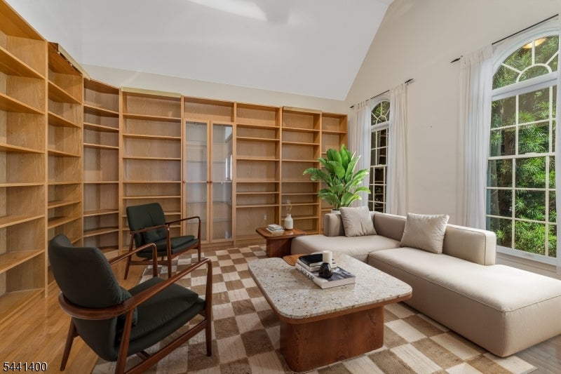 3 Stark Ct