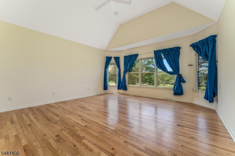 3 Stark Ct