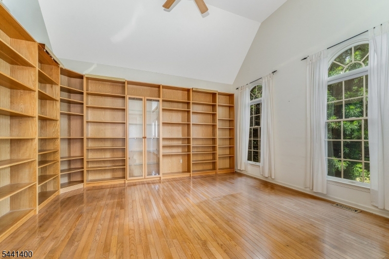 3 Stark Ct