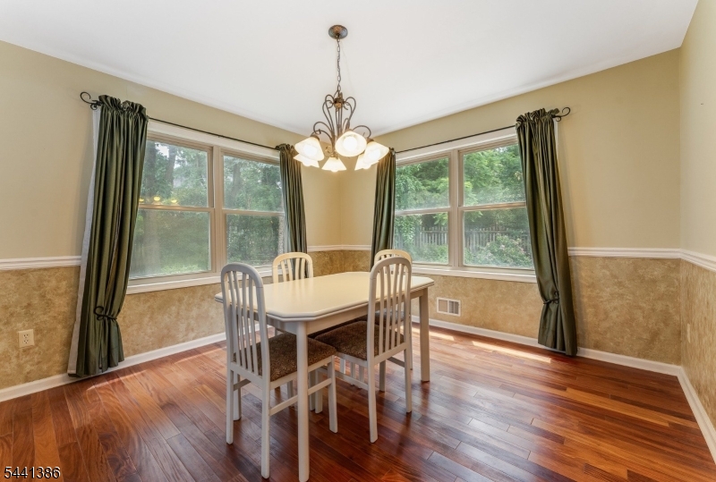 16 Woodland Ter